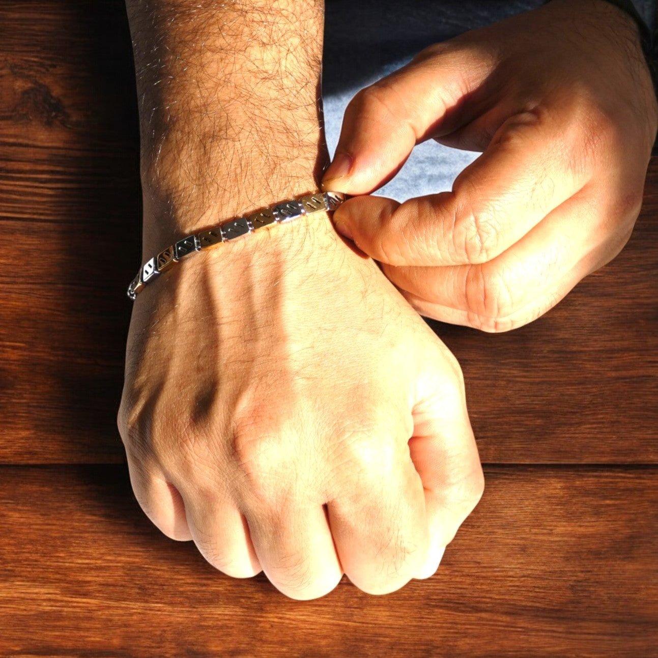 Feel Good 925 Silver Dual Toned Unisex Chain Bracelet - Shineers