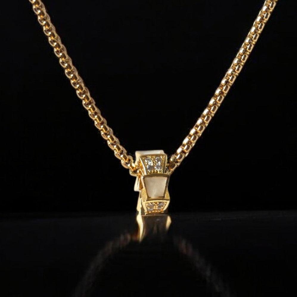 Pretty Stone Studded Wheel Pendant Necklace - Shineers