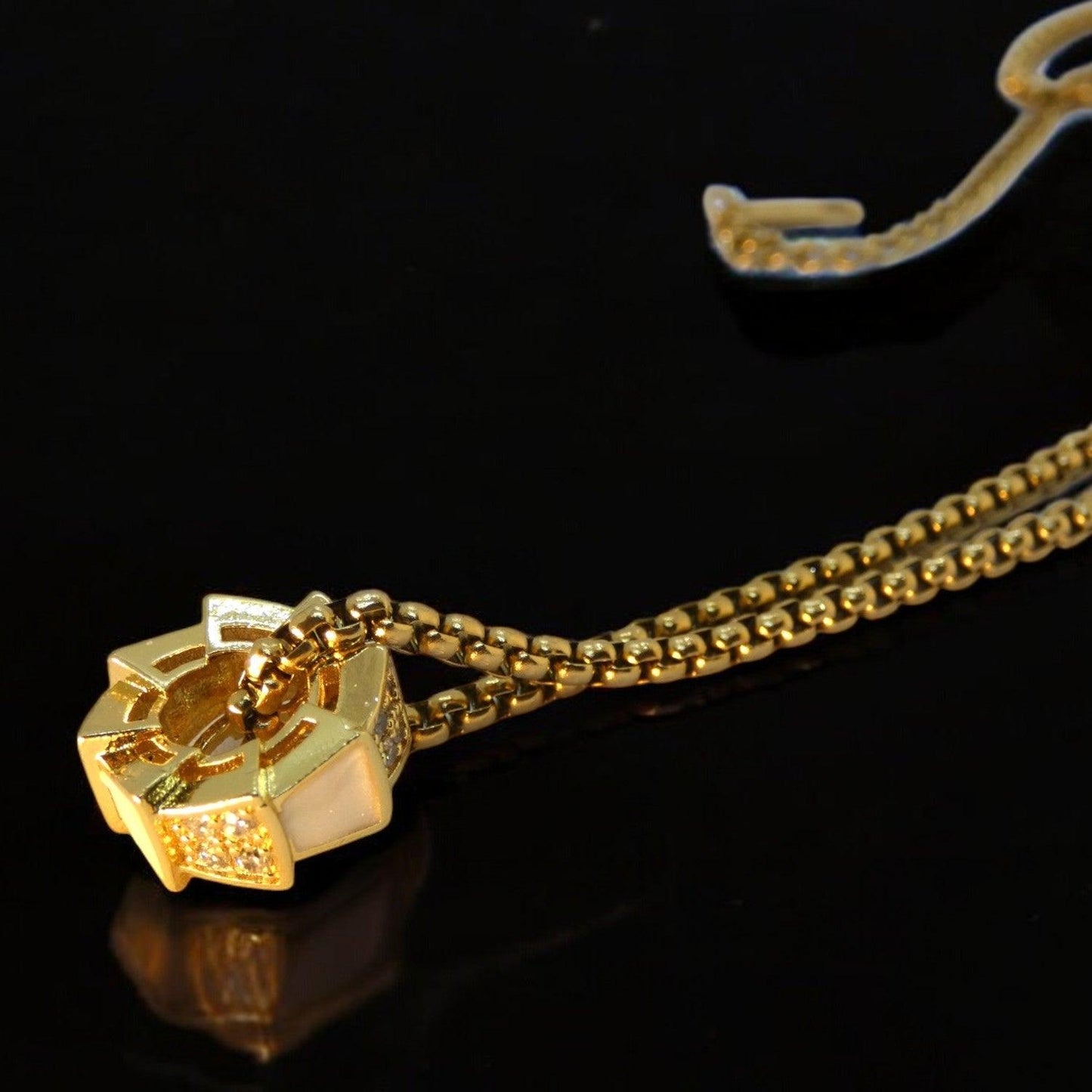 Pretty Stone Studded Wheel Pendant Necklace - Shineers