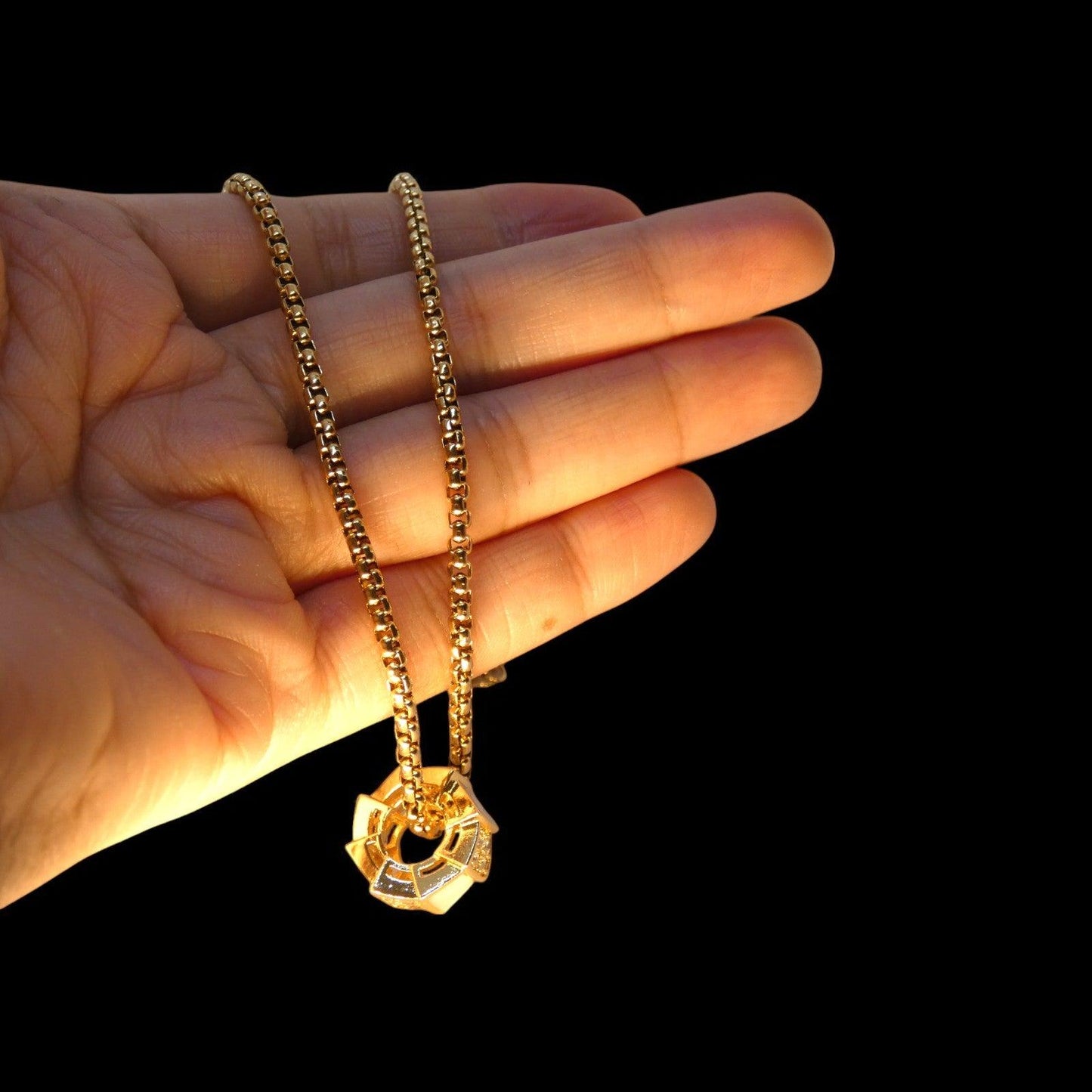 Pretty Stone Studded Wheel Pendant Necklace - Shineers