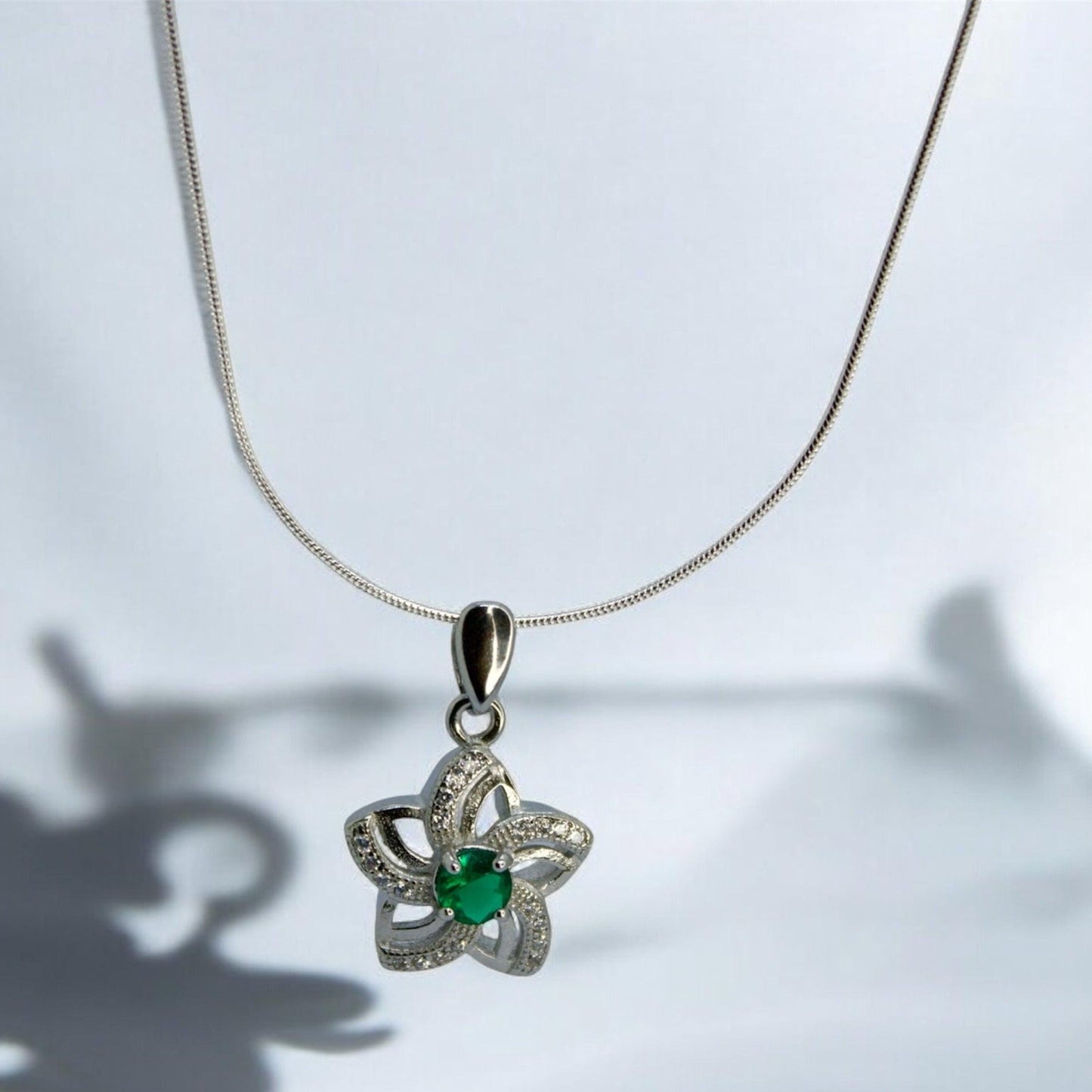 Emerald Radiance 925 Silver Earrings and Pendant Set - Shineers