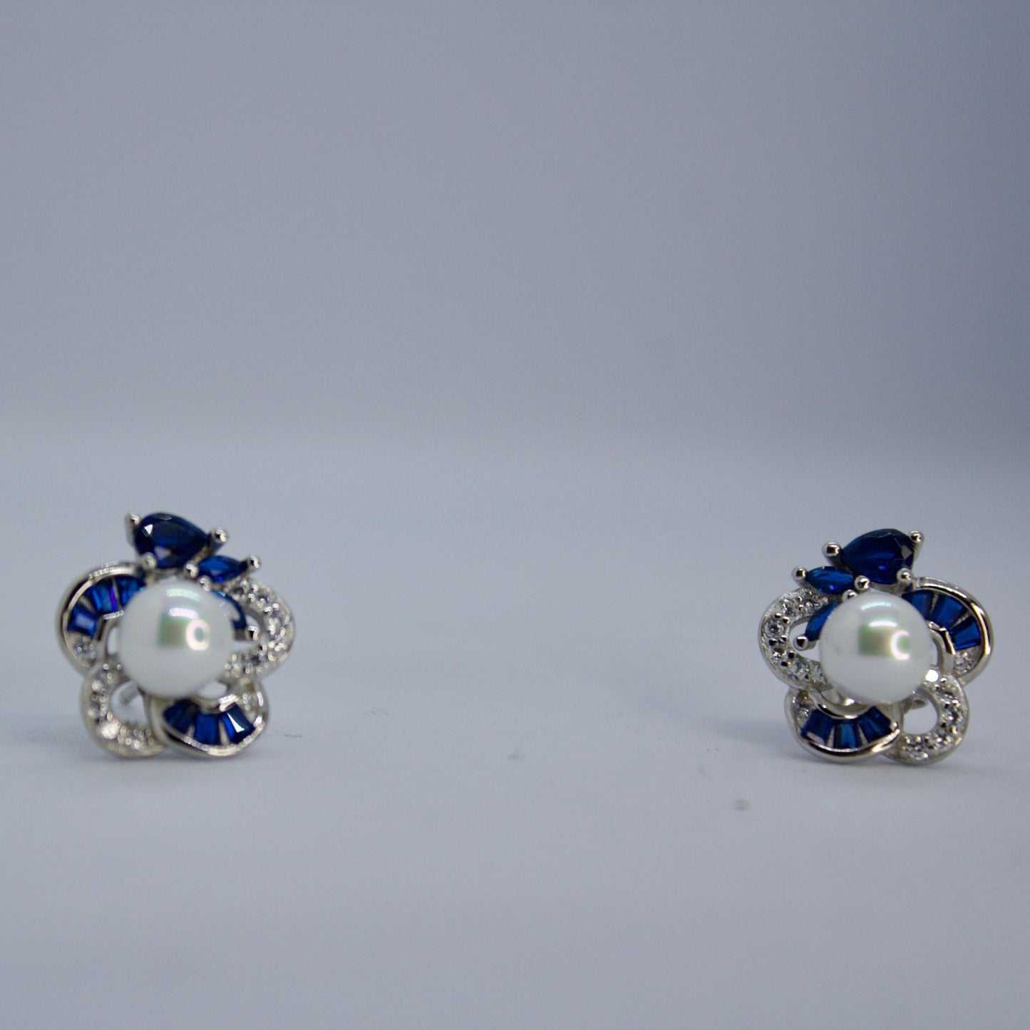 Scarlett Blossom 925 Silver Earrings and Pendant Set - Shineers