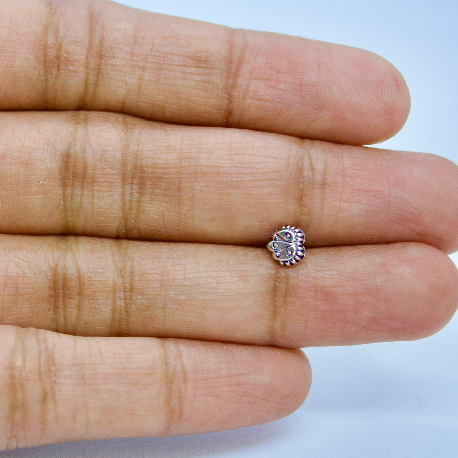 Kamal 925 Silver Nose Pin - Shineers