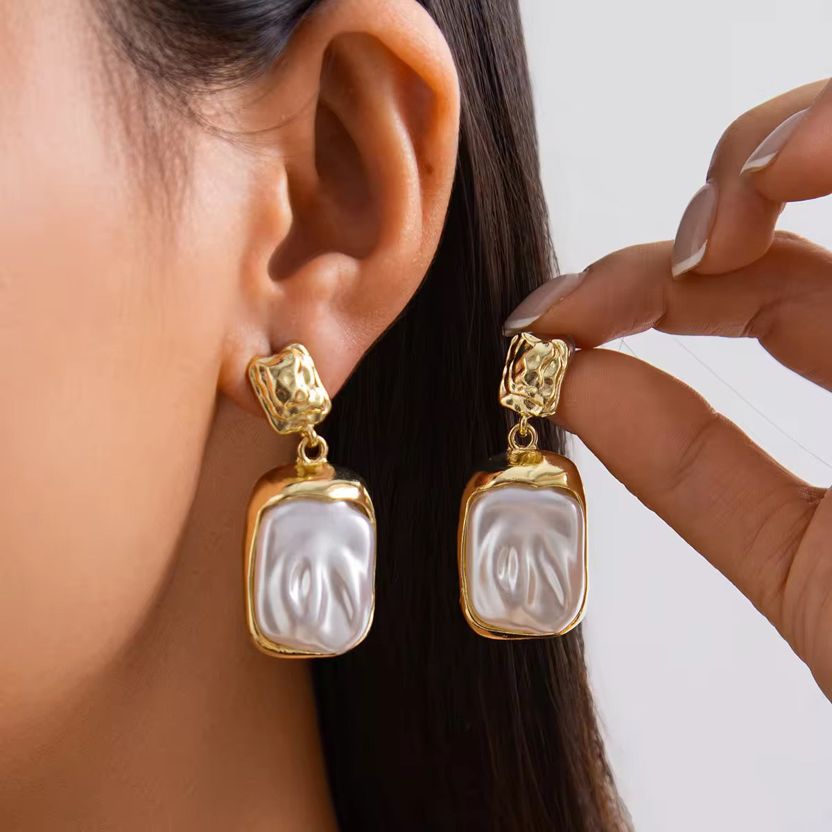 Marilyn Pearl Earring