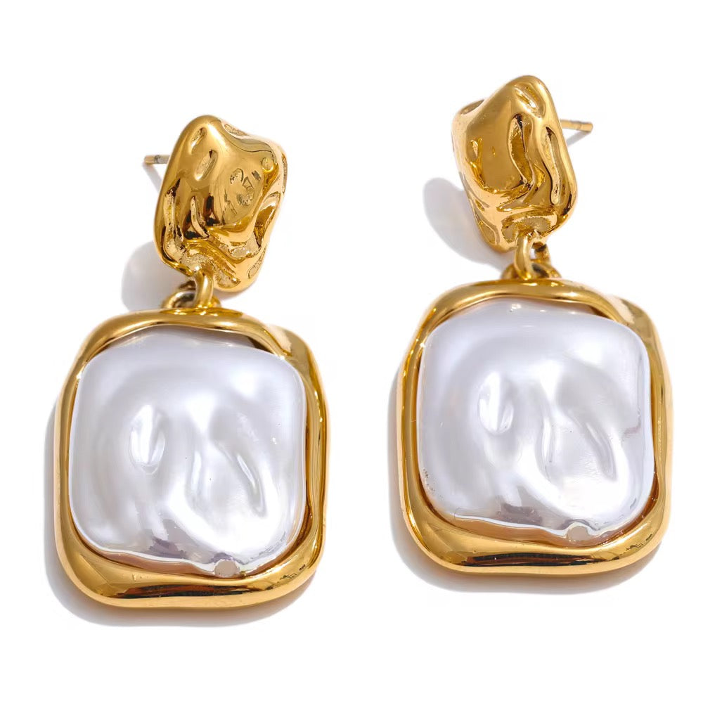 Marilyn Pearl Earring