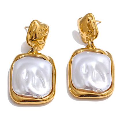Marilyn Pearl Earring