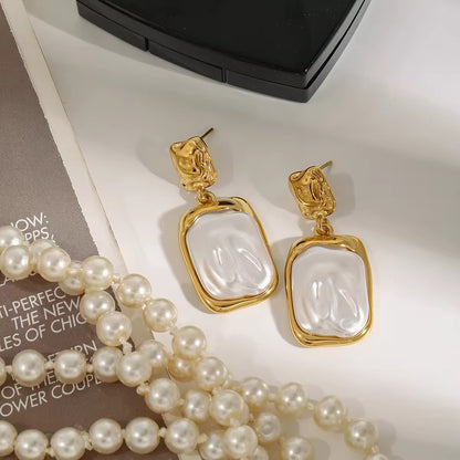 Marilyn Pearl Earring