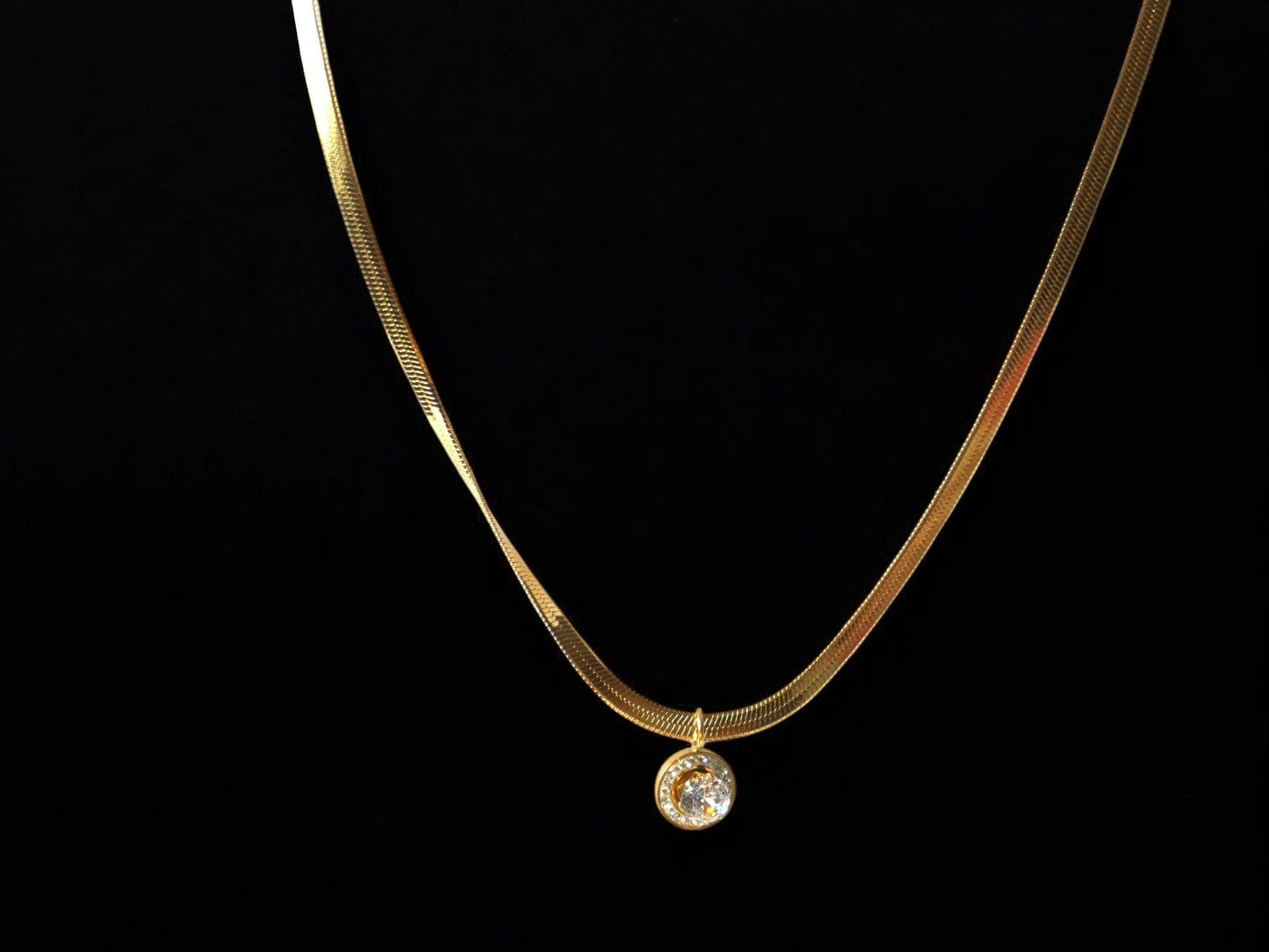 Stone Studded Pendant Necklace - Shineers